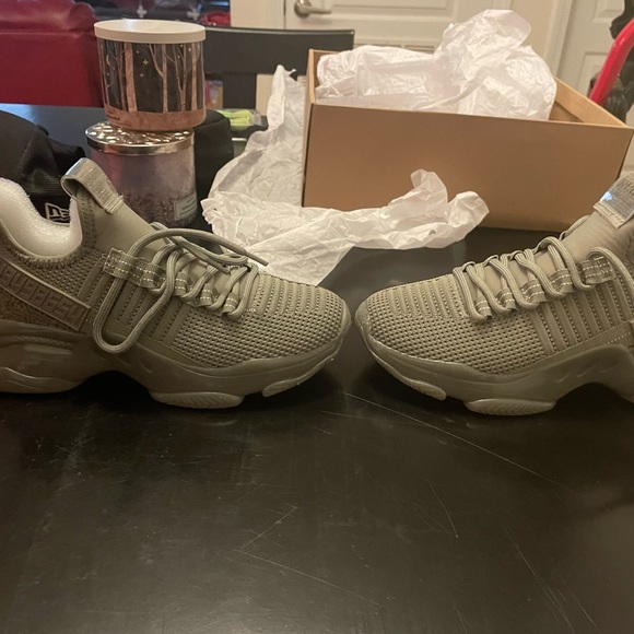 Steve Madden Olive green sneakers size 8.5 - Picture 6 of 6